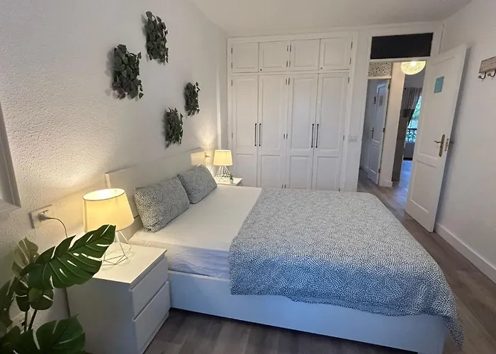 Huebsche Mit 2 Schlafzimmern, Pool Und Wlan, Strandnaehe *