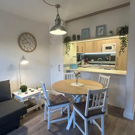 شقة Huebsche Mit 2 Schlafzimmern, Pool Und Wlan, Strandnaehe
